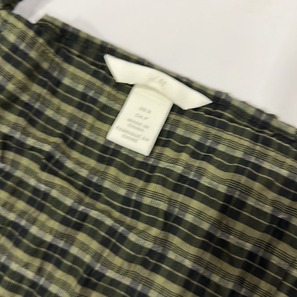 H&M Pleated Crop Top - Picture 2 of 3